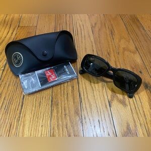 Ray•Ban sunglasses (Style No. RB 4122)